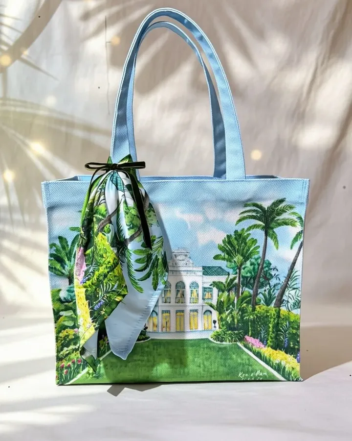 ลายวิลล่าสีน้ำ พิมพ์เต็มใบ — Elite Tote